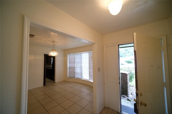 Building Photo - 12327 Shannon Hills Dr