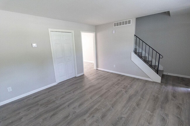 Building Photo - 6108 E St Charles Rd