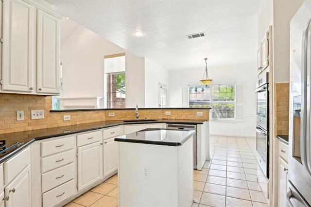 Building Photo - 2320 Dampton Dr