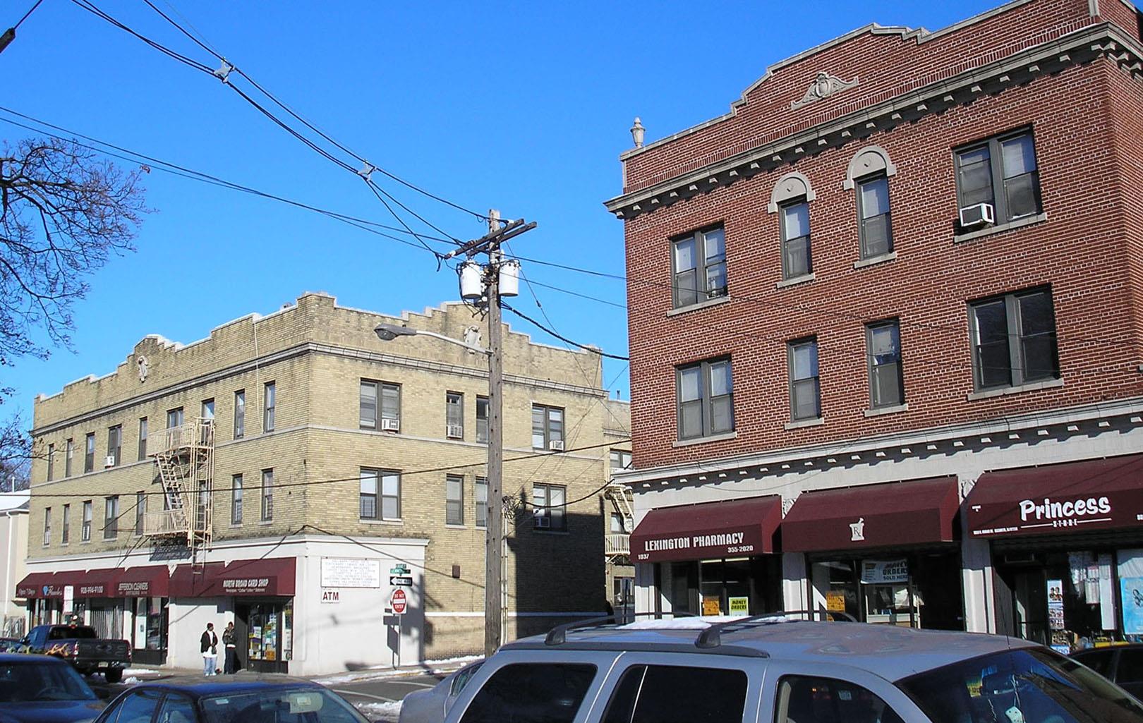 Exterior - Pineda Apartments