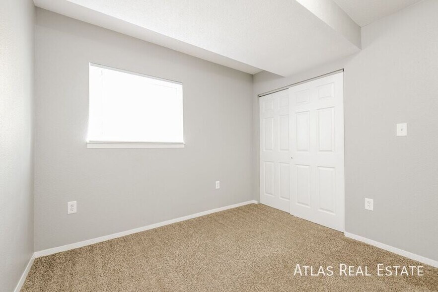 Building Photo - 14525 E 47th Dr