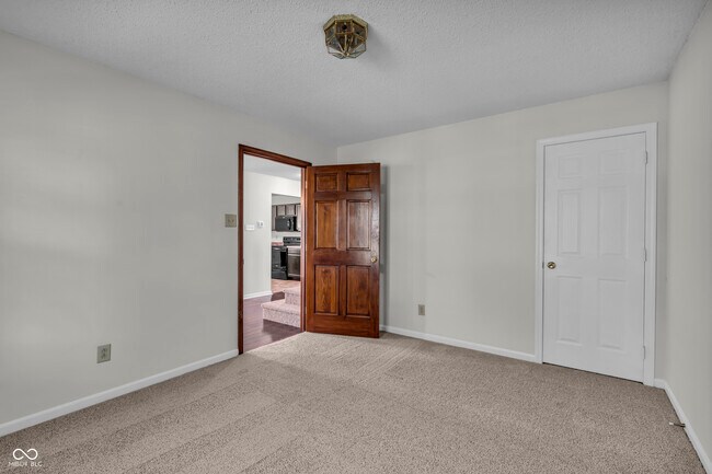 Building Photo - 10187 Hatherley Way