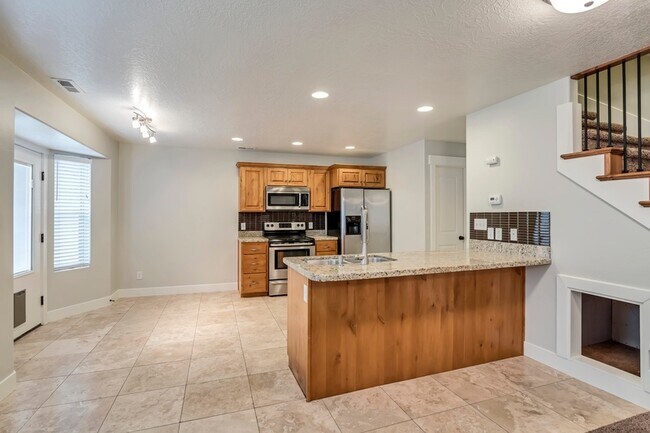 Building Photo - 939 W 175 S