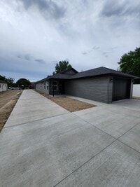 Building Photo - 1304 N Buchanan St