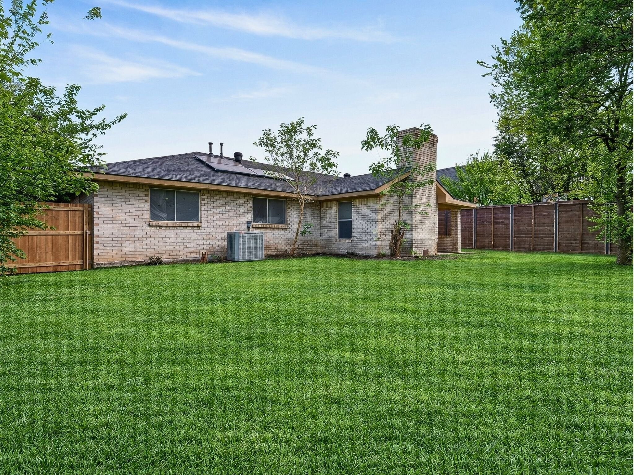 Building Photo - 709 Brookview Dr