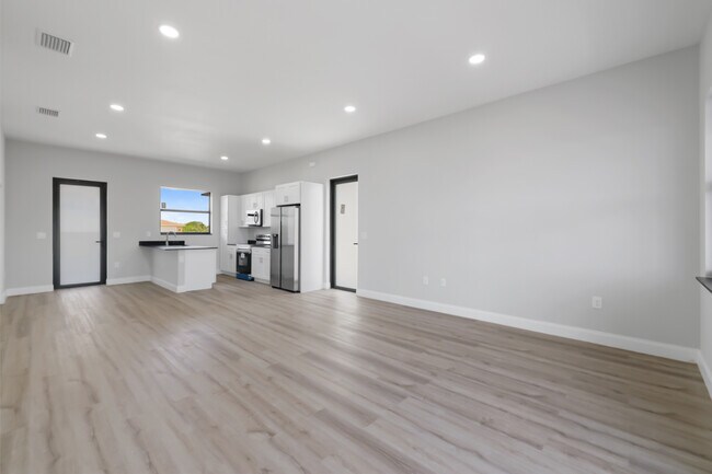 Building Photo - 8014 Mangrove Cir