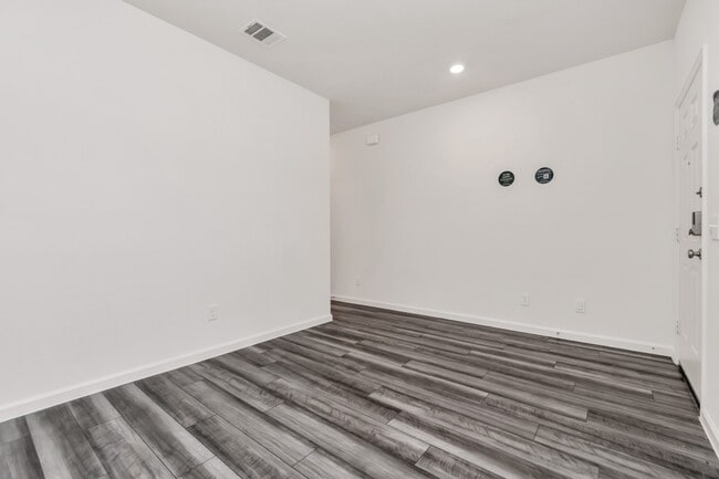 Building Photo - 7810 Hightree Dr