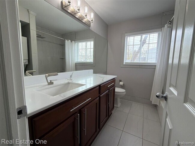 Building Photo - 3551 W 14 Mile Rd