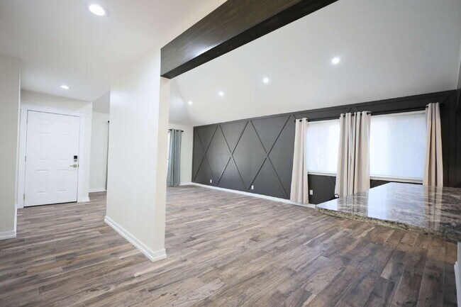 Building Photo - Updated 3 Bed / 2 Bath One-Story Home in S...