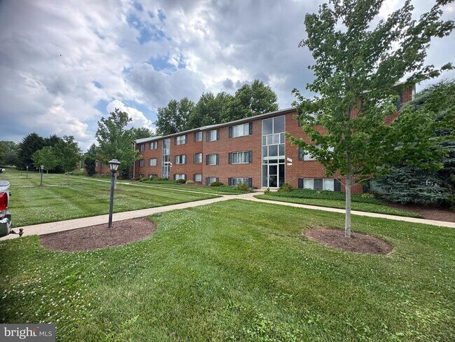 Building Photo - 3876 Shadywood Dr