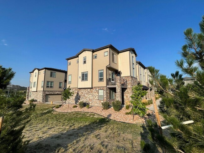 Building Photo - The Lifestyle You Seek!