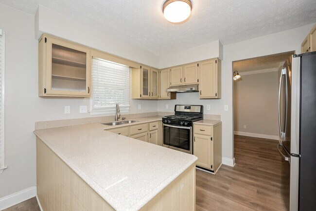 Building Photo - 1218 Raleigh Way NW