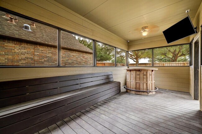 Building Photo - 6631 Larocke Trail
