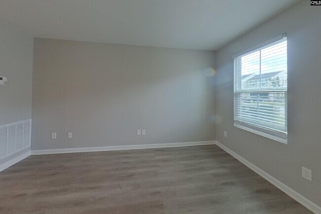 Building Photo - 757 Sequoia Dr