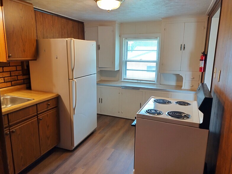 Building Photo - 814 E Kimberly Ave