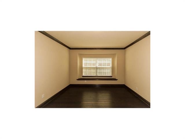 Building Photo - 12060 Grandview Dr