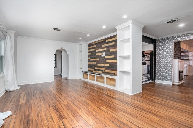 Building Photo - 1219 Park Ln