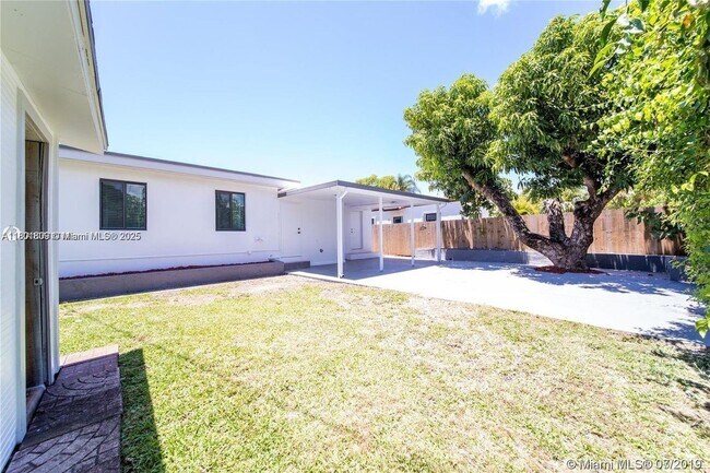 Building Photo - 2485 SW 19th St
