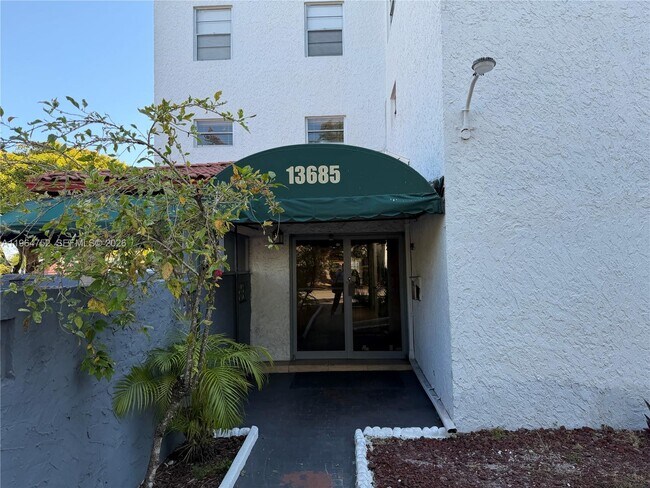 Building Photo - 13685 NE 10th Ave