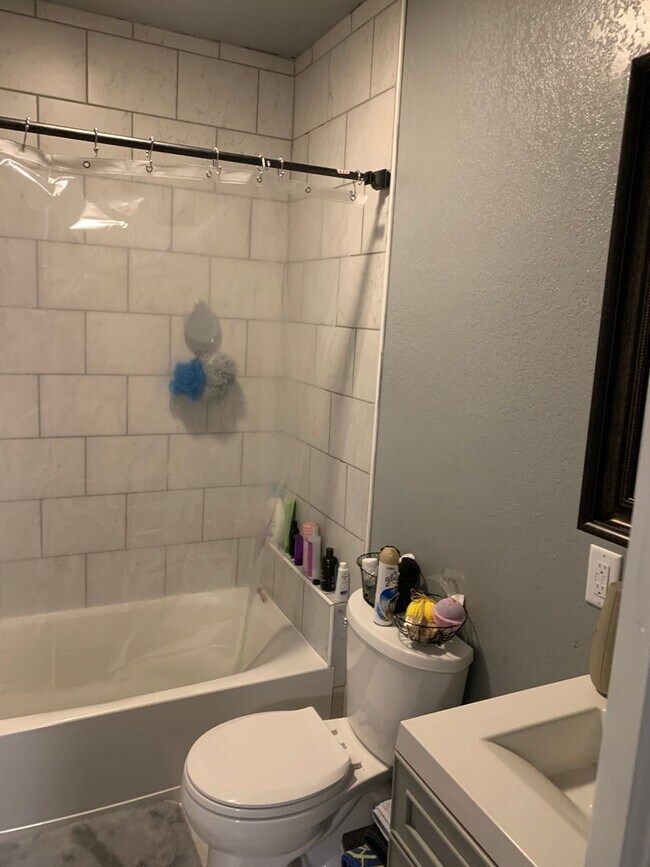 Building Photo - 903 E Cason st