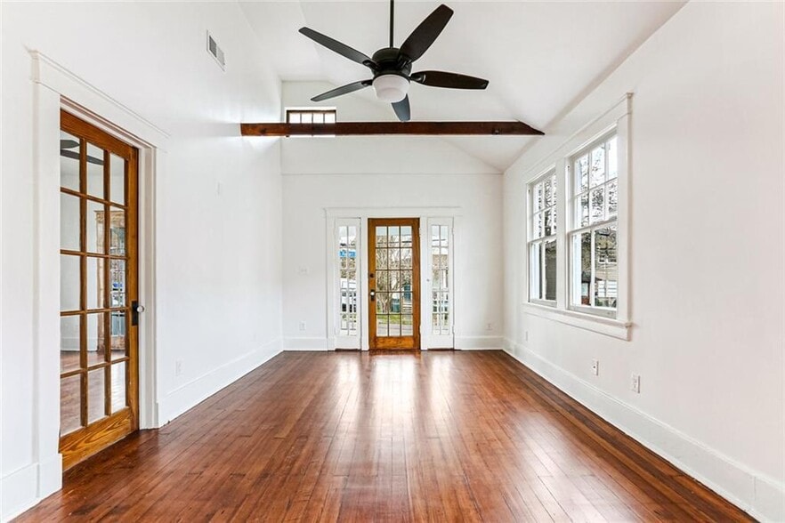 Front Living Room - 3033 Robert St