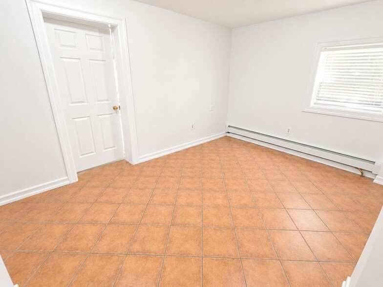 Building Photo - 121 Brookside Ave