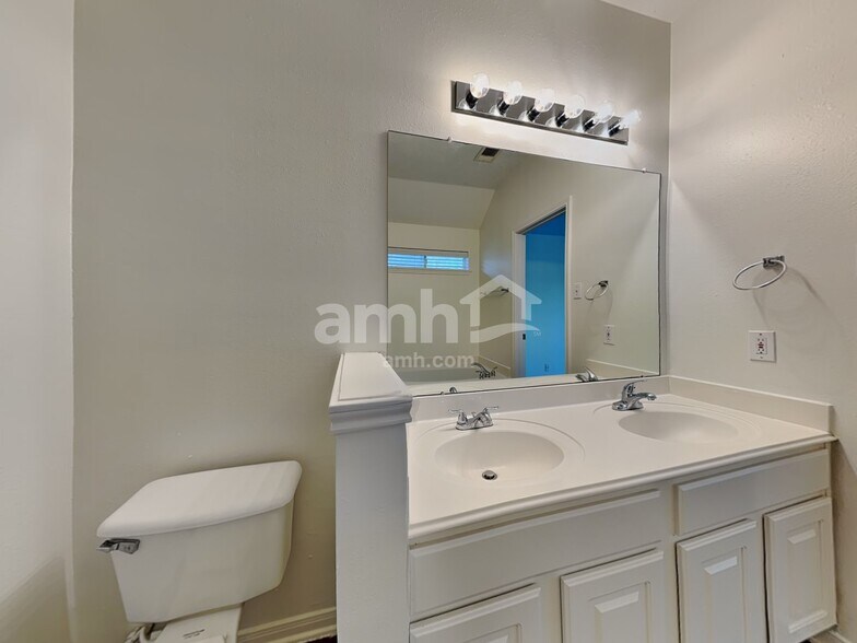 Building Photo - 9710 Sundew Dr