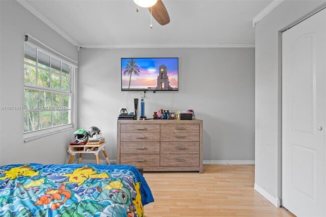 Building Photo - 8351 SW 39th Ct