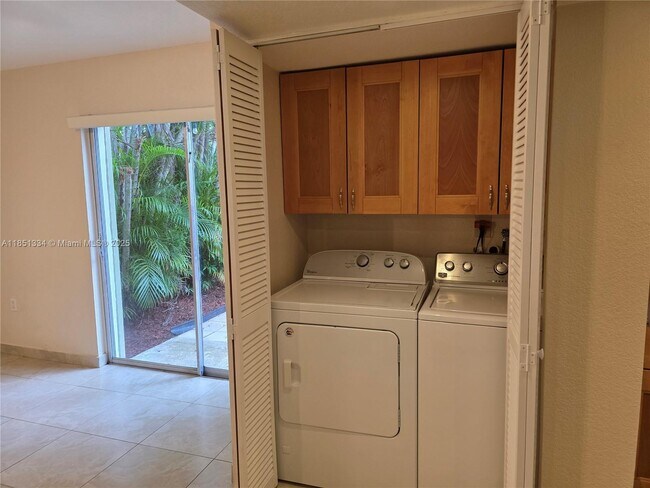Building Photo - 6945 SW 111th Ct