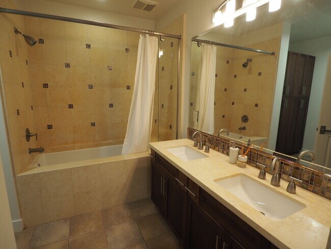 Master bathroom - 2349 Jefferson St