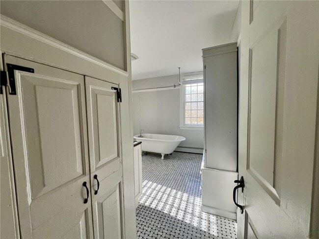 Building Photo - 4 Limerock Rd