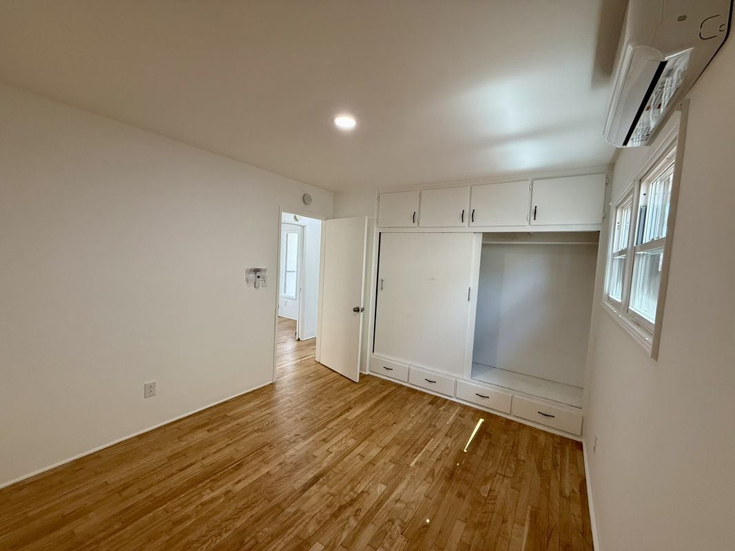 Building Photo - 716 S Walnut Ave