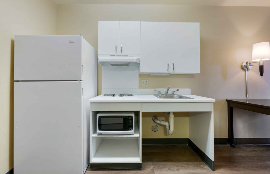 Building Photo - Furnished Studio-Phoenix - Airport