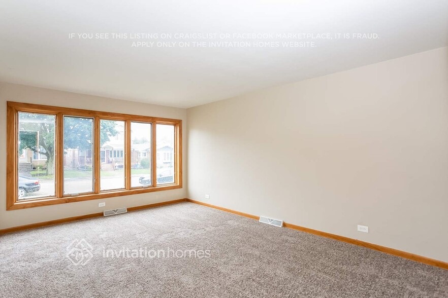 Building Photo - 2820 W 102nd Pl