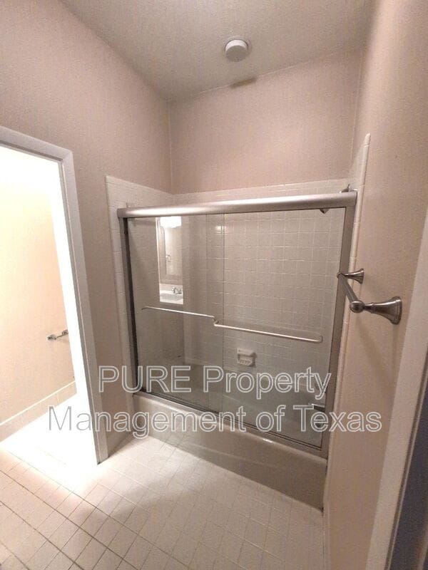 Building Photo - 3200 Duval St