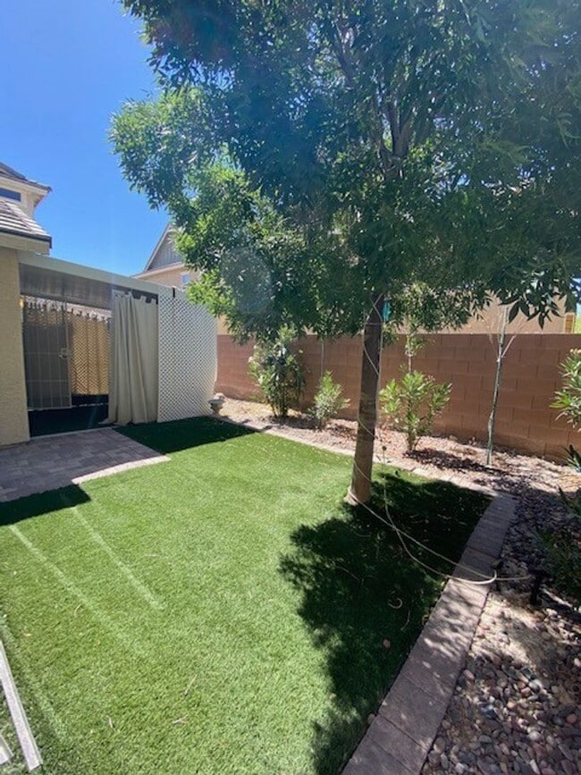 Building Photo - Unique Single Family 2/2 home