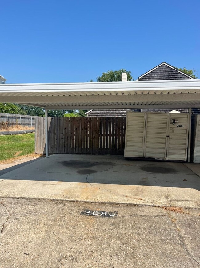 Building Photo - 2 bedroom, 2 bathroom, 2 Car Covered Carport, Stainless Refrigerator, stove, dishwasher, Washer a...