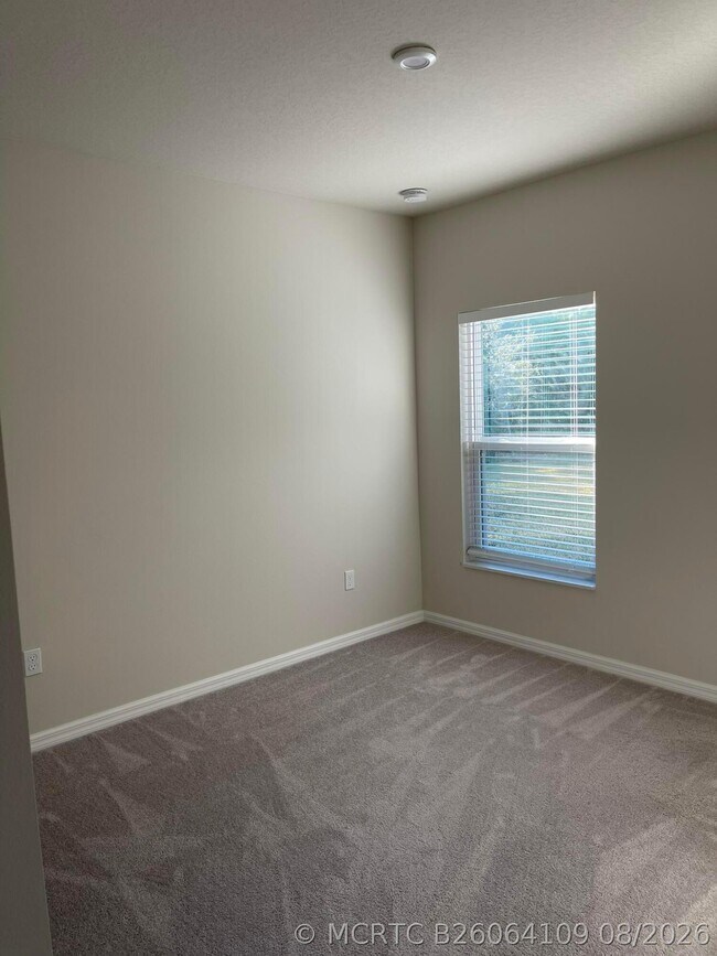 Building Photo - 3368 N Park Dr