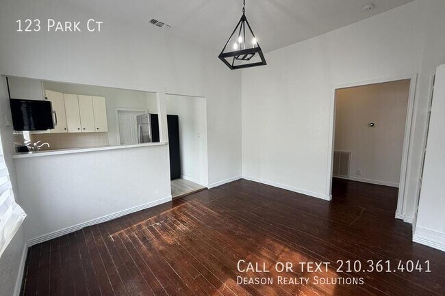 Building Photo - 123 Park Ct