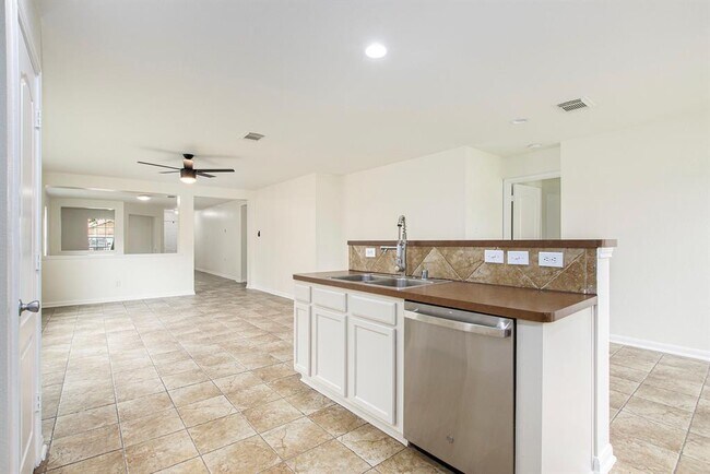 Building Photo - 7719 Serene Wood Ln