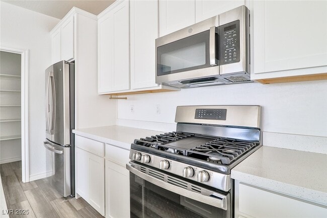 Building Photo - 216 Callen Falls Ave