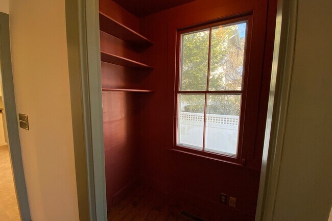 Building Photo - 12 Scholes Ln