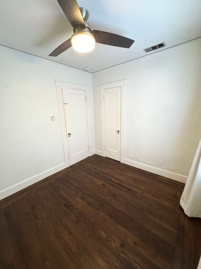 Building Photo - 2705-07 FREEPORT BLVD