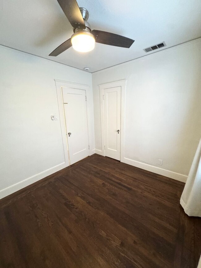 Building Photo - Charming 1 Bedroom 1 Bath Historic Duplex,...