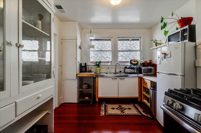 Building Photo - 21 Westall Ave