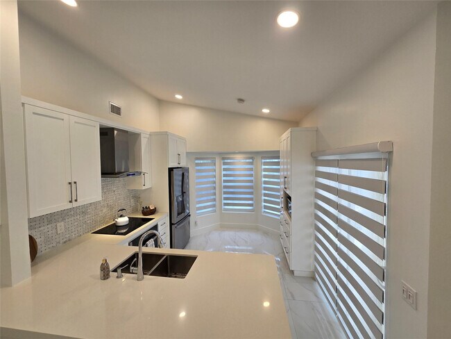 Building Photo - 1303 Seagrape Cir