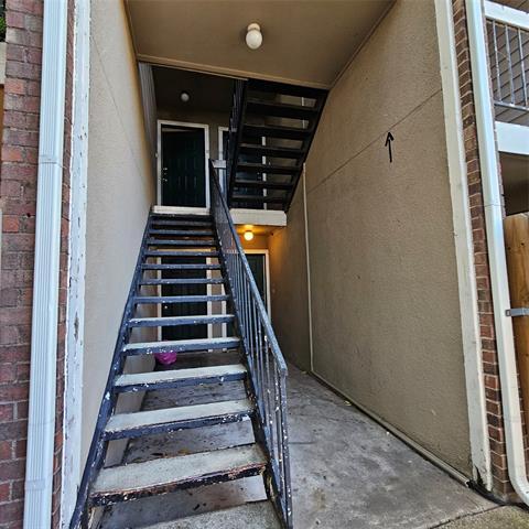 Building Photo - 5750 Phoenix Dr