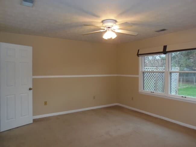Building Photo - Imagine Life Here!