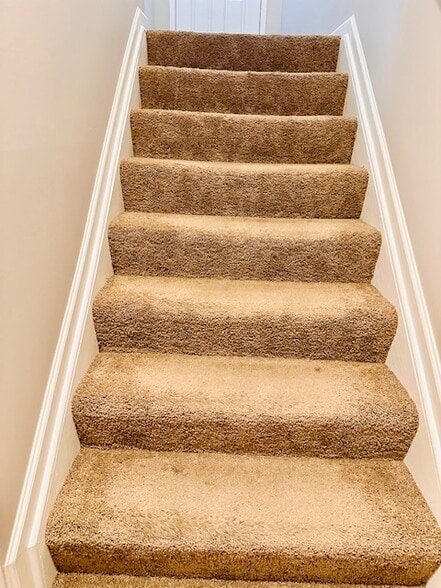 Building Photo - 863 Barclay Cir