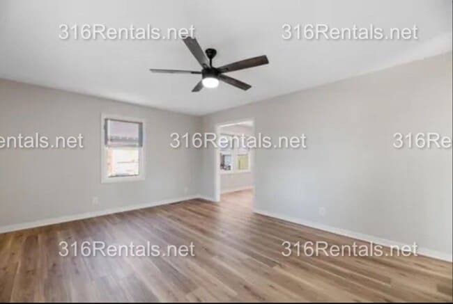 Building Photo - $995 - 2 bed 1 bath - COMING SOON! Single Family Home